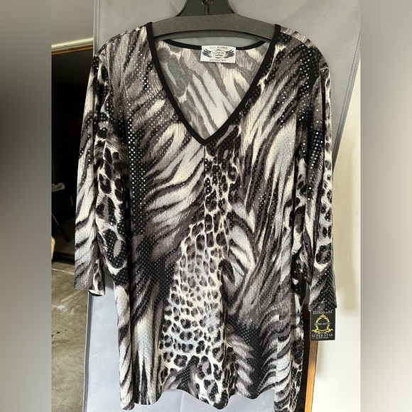 Interplay Couture sequined top. Brand new. Never worn. - Picture 8 of 8